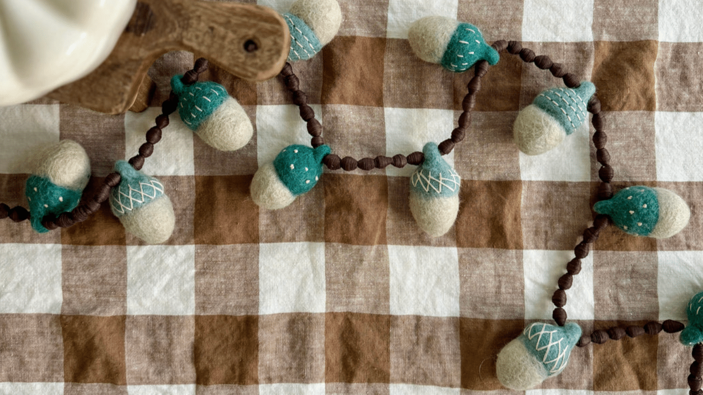 Acorn_Garland
