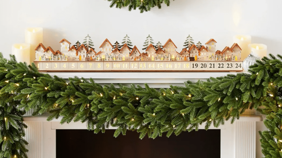 Lit_Wooden_Christmas_Advent_Calendars