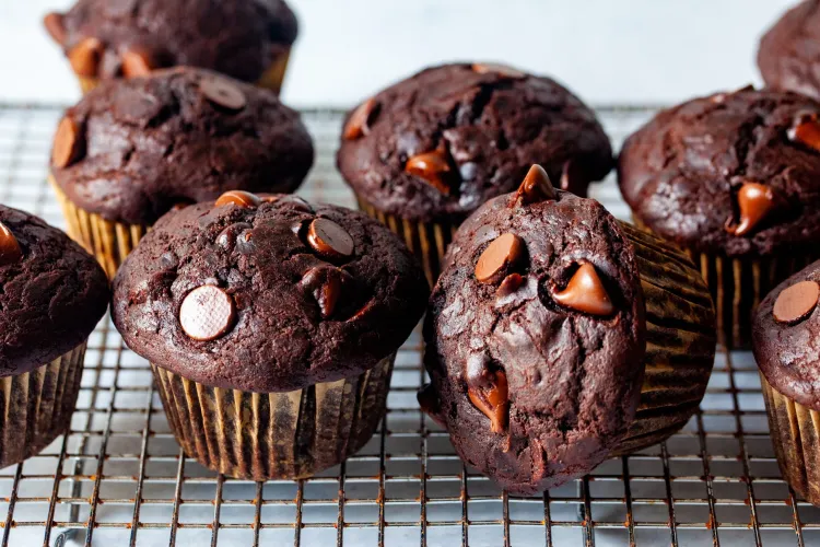 Simple Steps to Make Jumbo Muffins with A Sweet Surprise