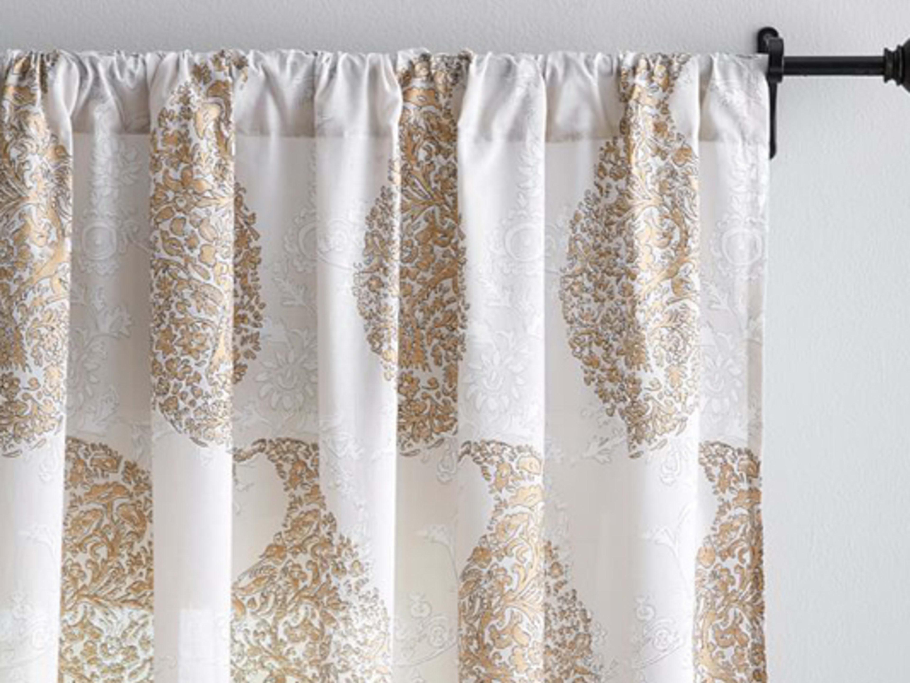 Turn_Old_Sheets_into_Stylish_Curtain_Panels