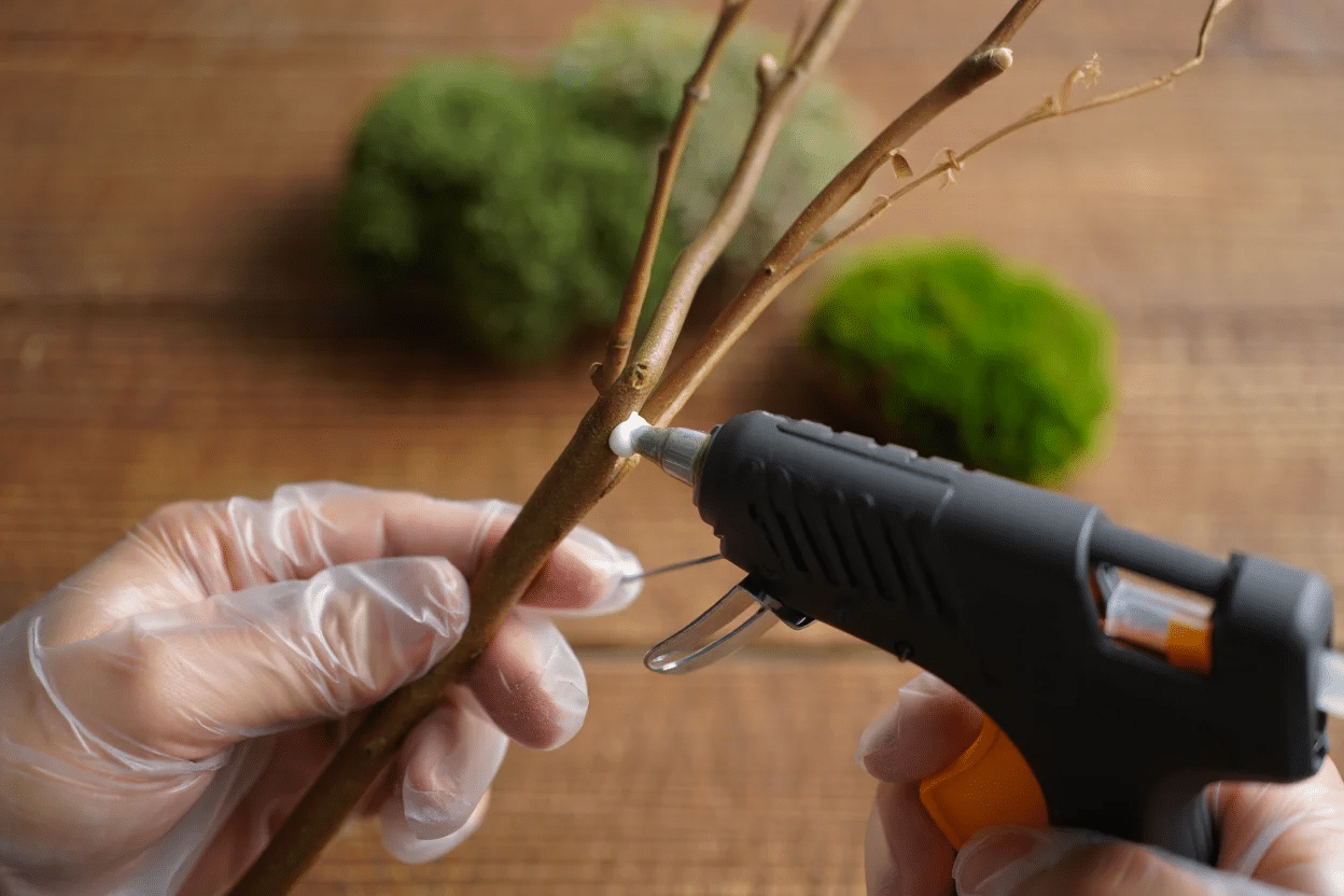 Apply_Hot_Glue_to_the_Branch