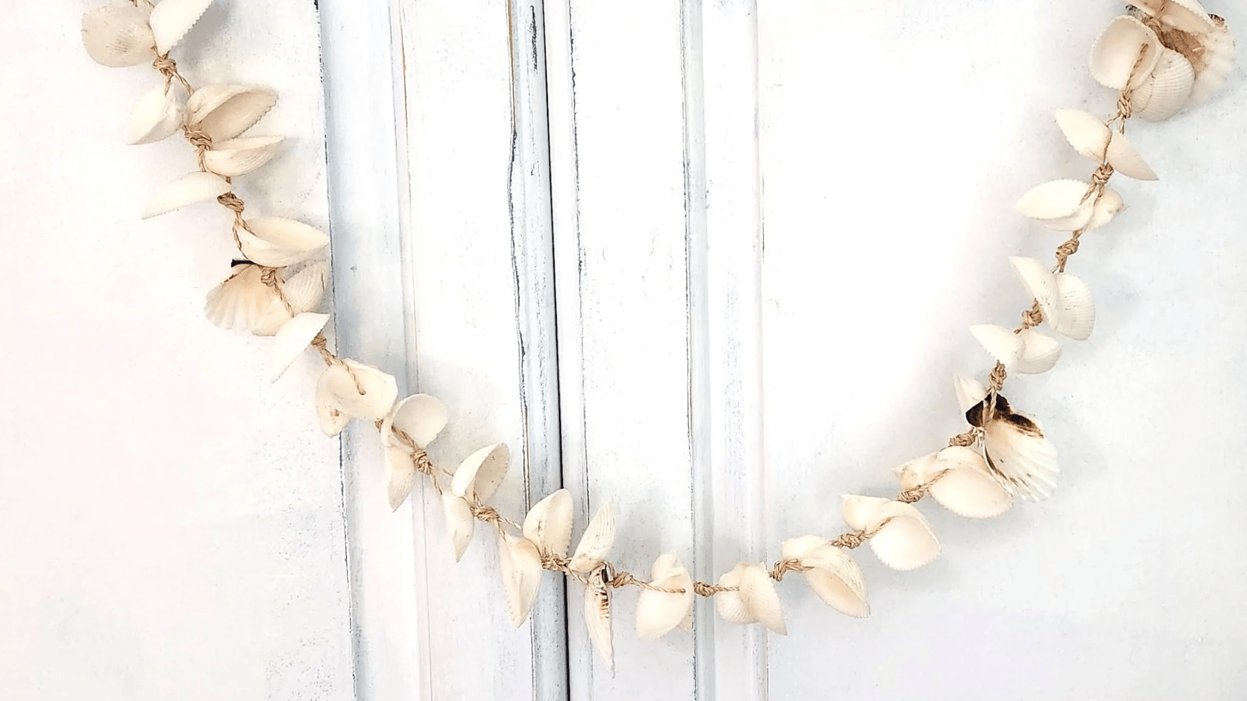 Beach_Christmas_Decor_White_Seashell_Garland