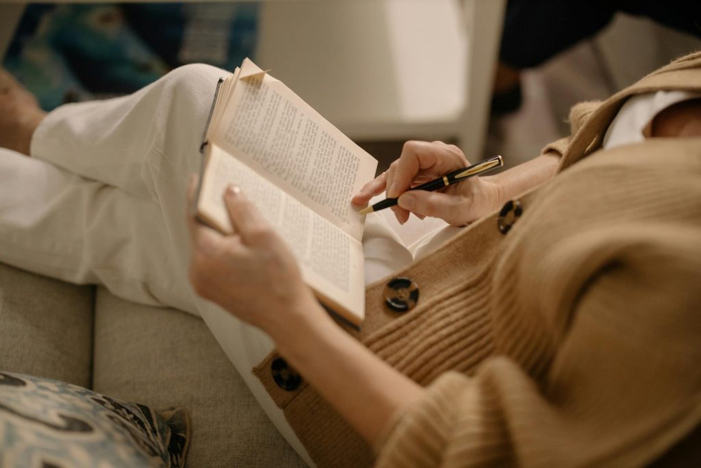 Who Makes the Best Book Nooks? Exploring the Most Creative Brands (Including Rolife)