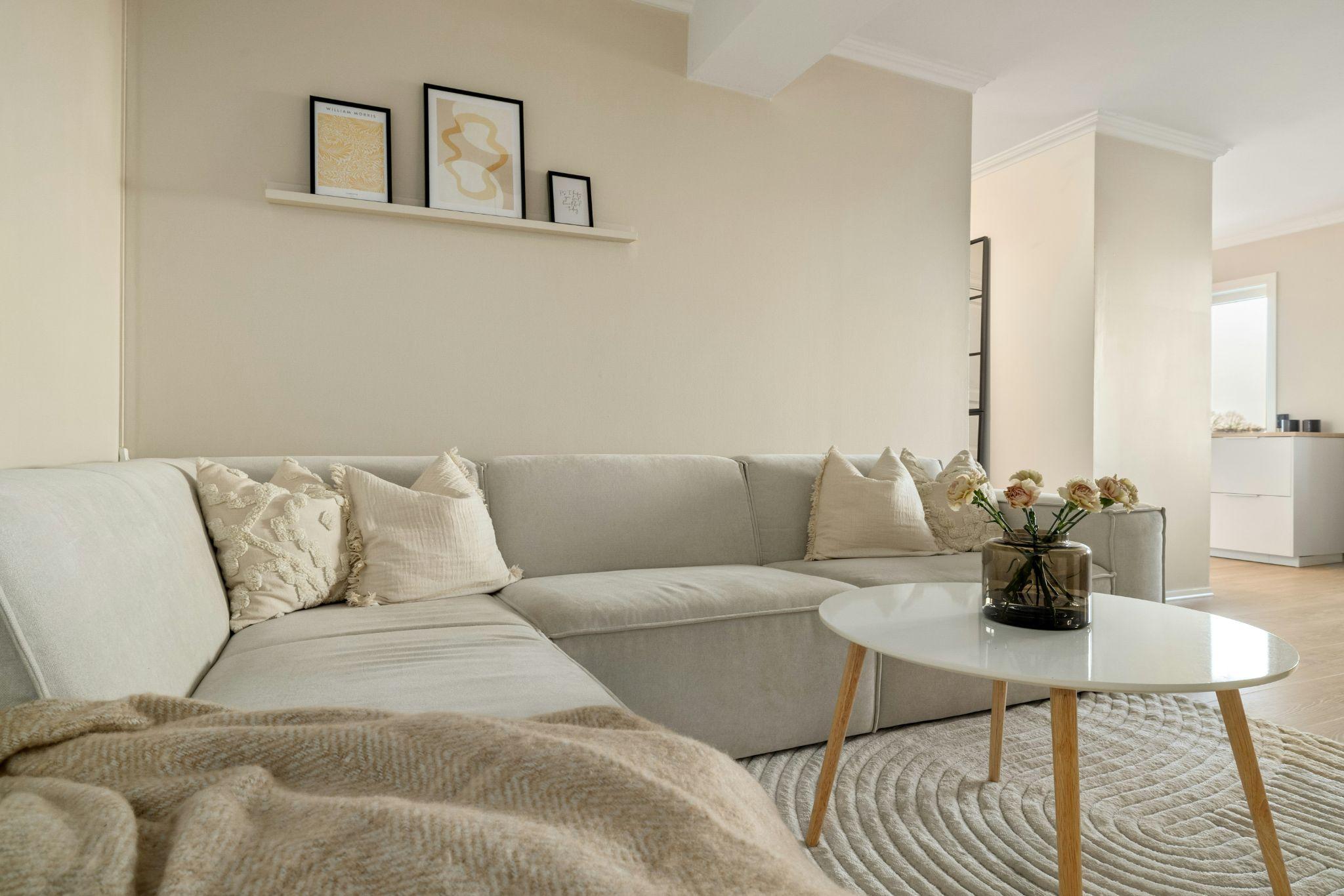 Living Room that Grounds without Draining