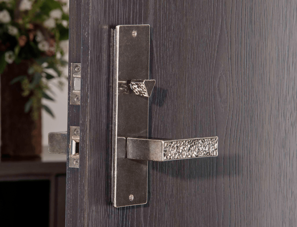 How to Create a Welcoming Entryway With Stylish Hardware and Decor