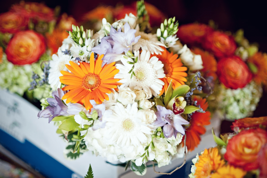 Seasonal Floral Centerpieces for Small Spaces
