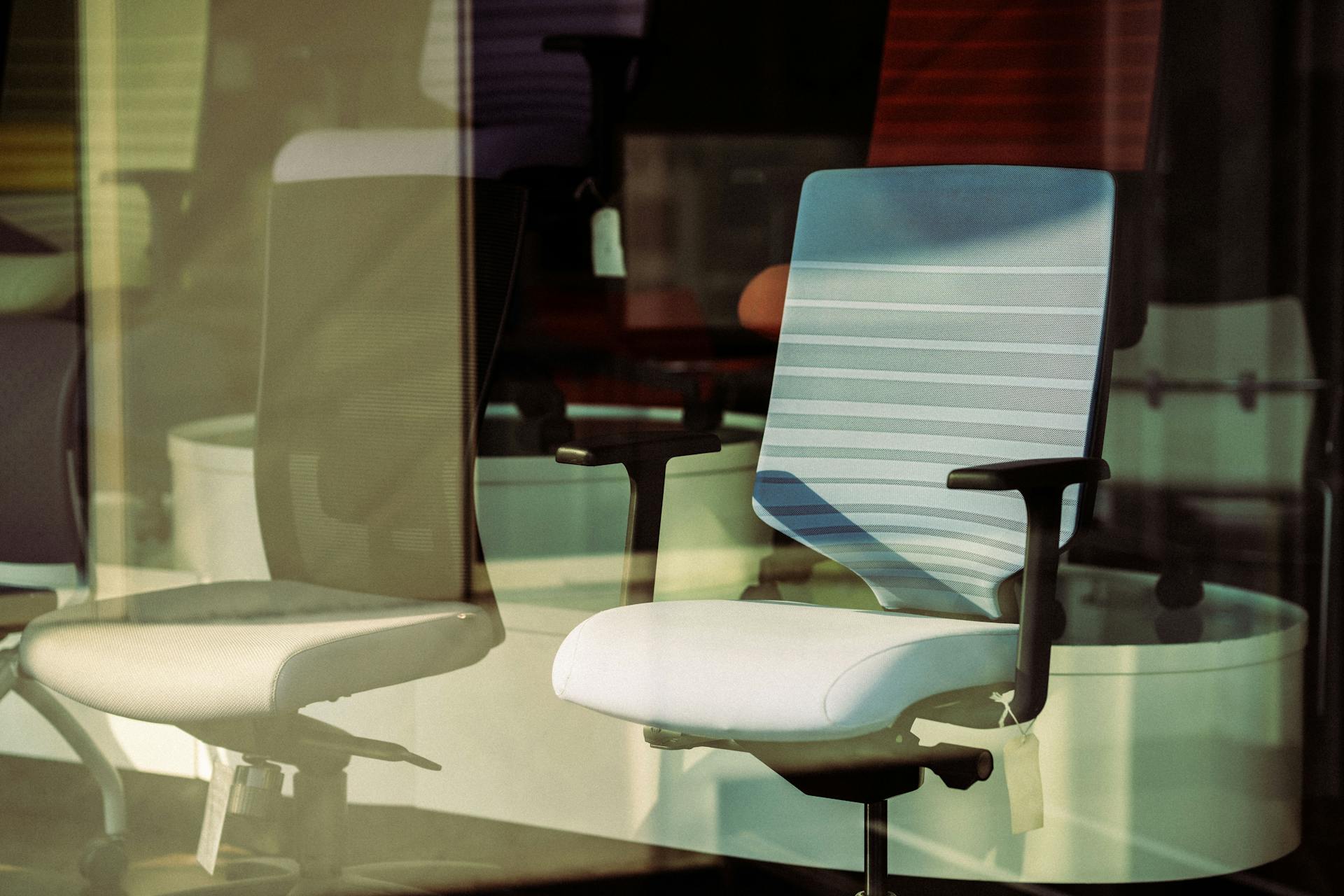 Why Ergonomic Furniture Matters More Than Ever in Today’s Workplaces