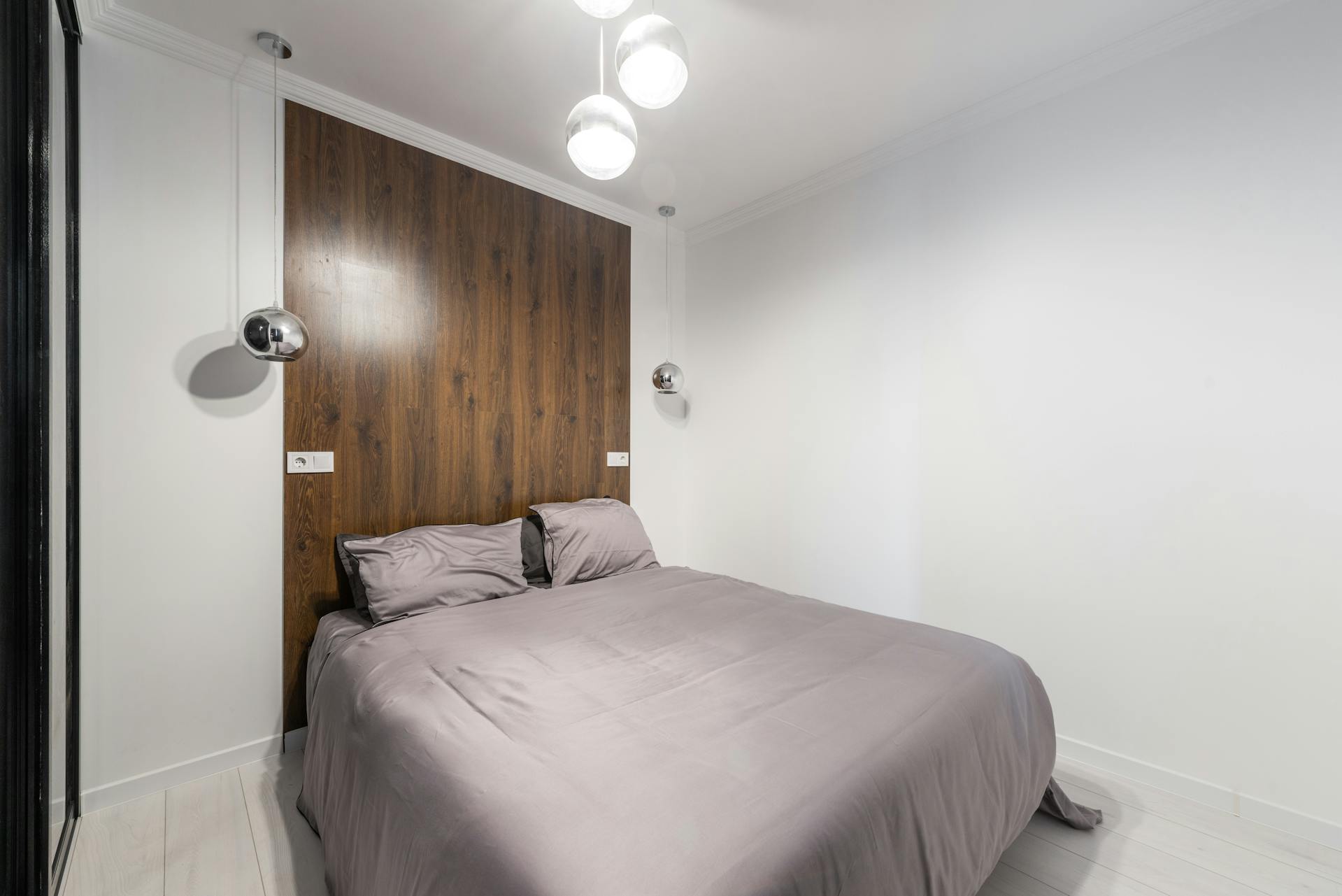 Wall Beds vs Traditional Beds: Which Is Better for Compact Rooms?