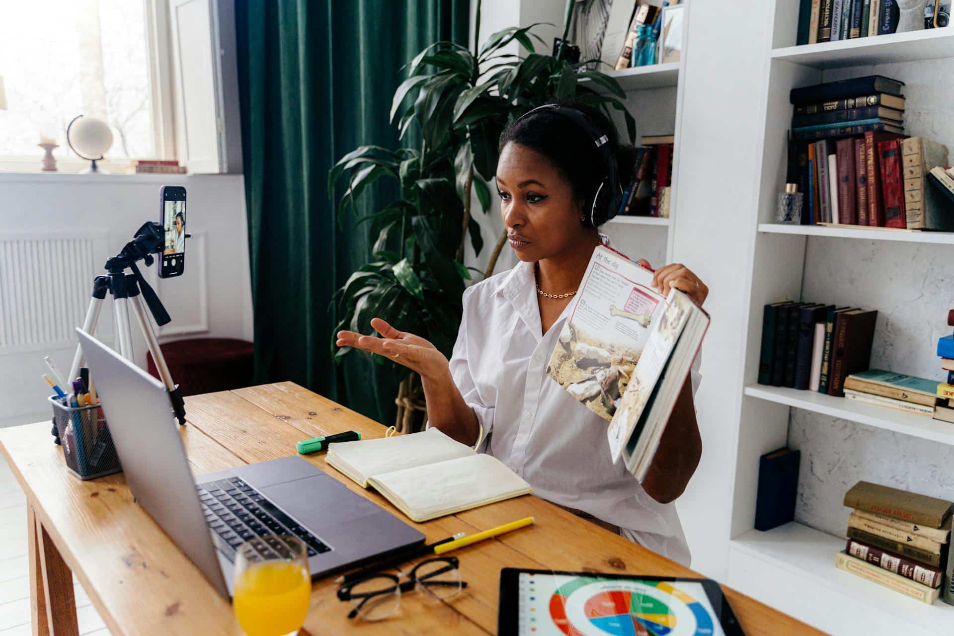 What It’s Really Like to Teach English Online From Home (And How to Prepare)
