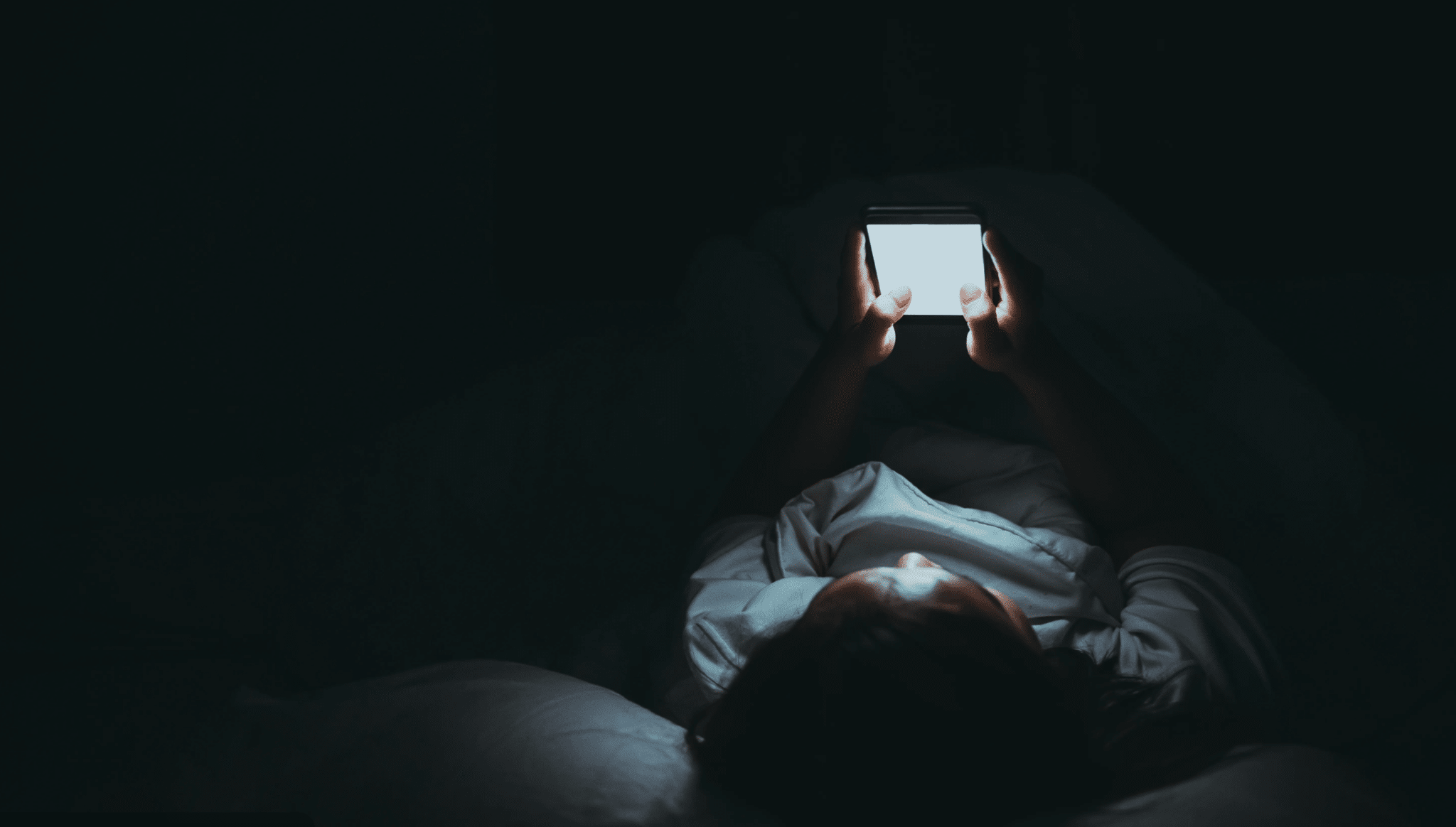 From Doomscrolling to Placing a Bet: How Anxiety and Bad News Trigger Risky Play