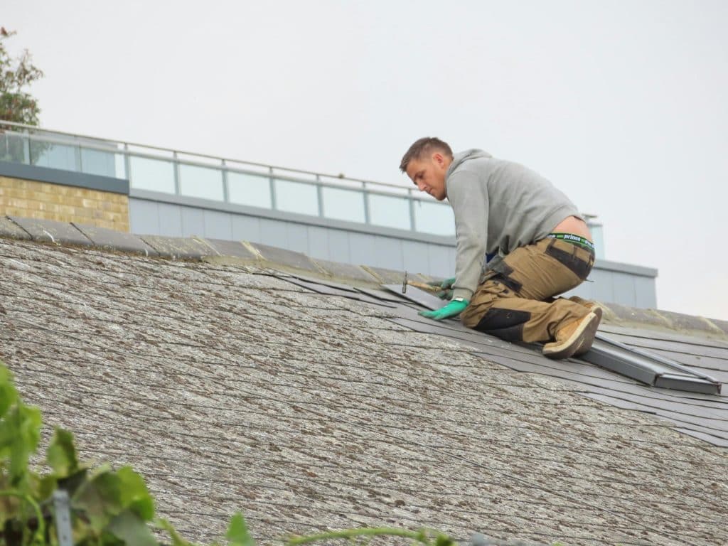 Seasonal Roof Maintenance Tasks That Can Save You Thousands