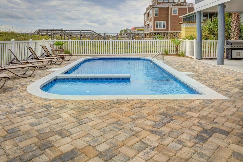 Phoenix pool builds aren't like any other pools. Learn the 5 things every Arizona homeowner should know before choosing a local pool builder or a franchise.