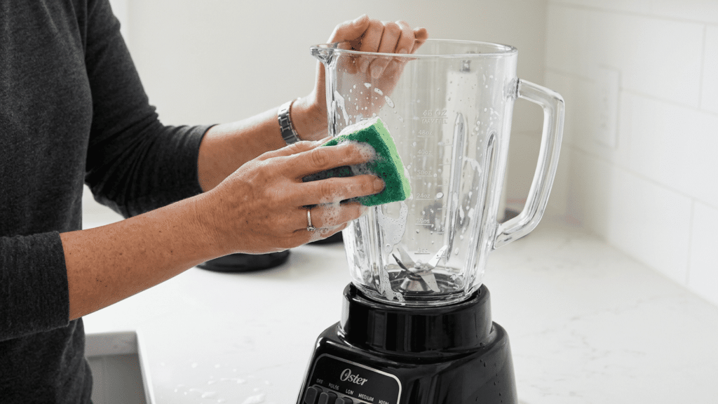 how-to-clean-a-blender-effective-ways (1)
