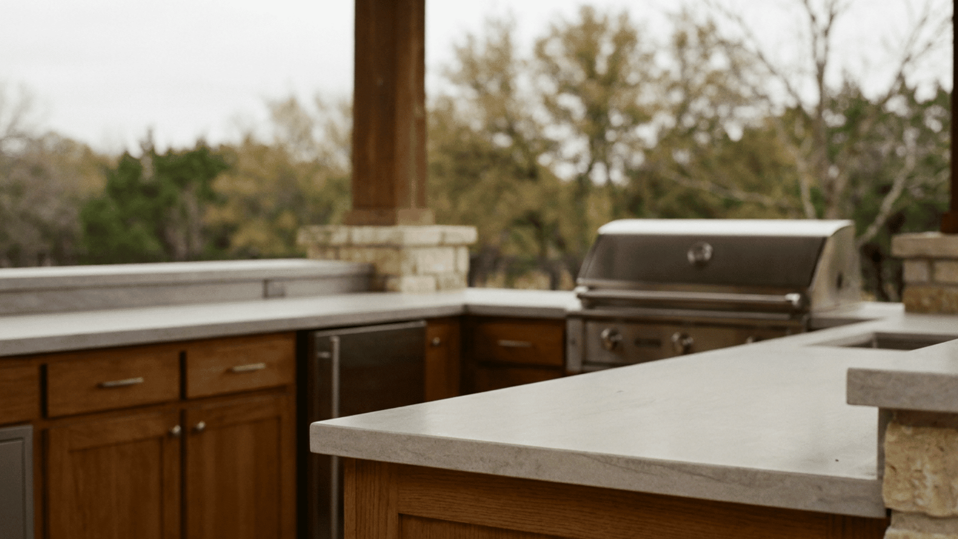 Light grey porcelain countertop outdoor kitchen setup