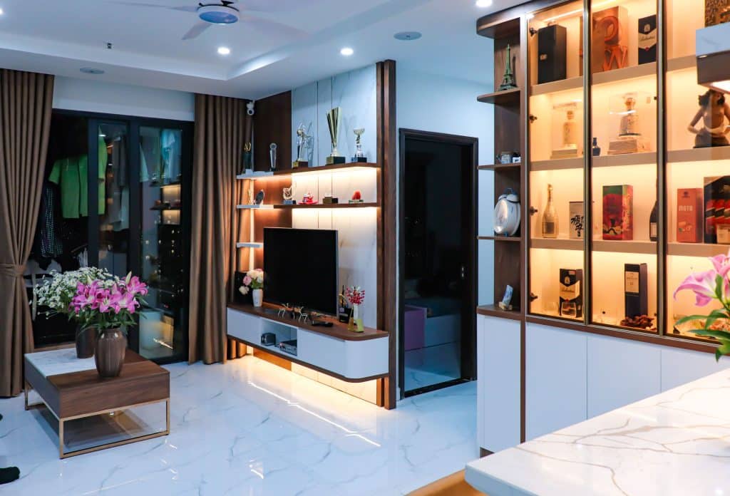 Acrylic Shelf Ideas That Give a Home That Luxury Feel