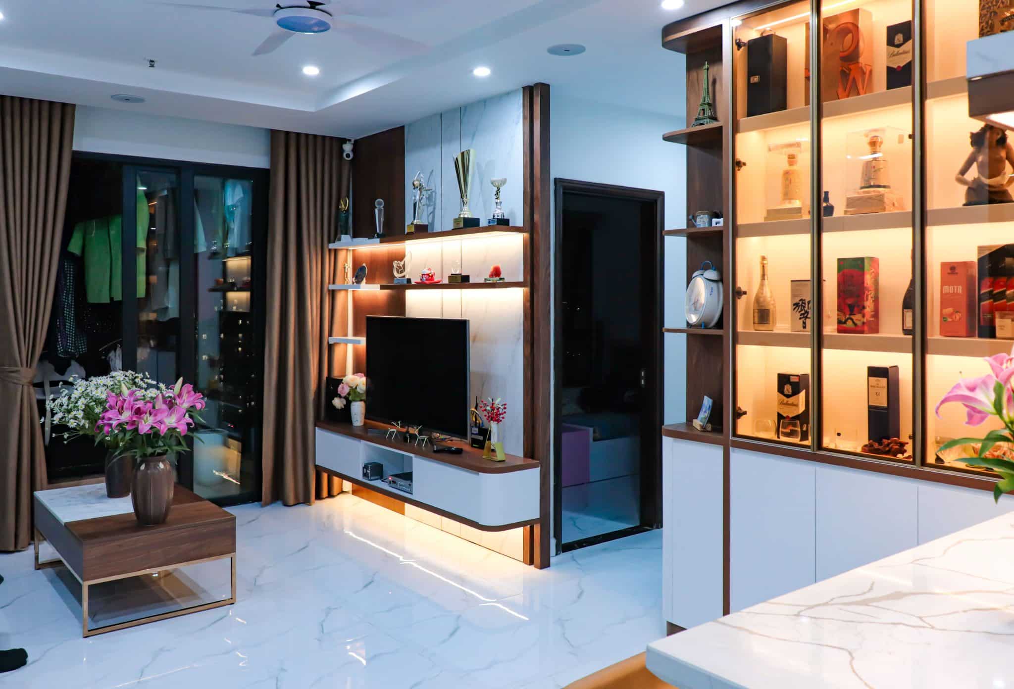 Acrylic Shelf Ideas That Give a Home That Luxury Feel