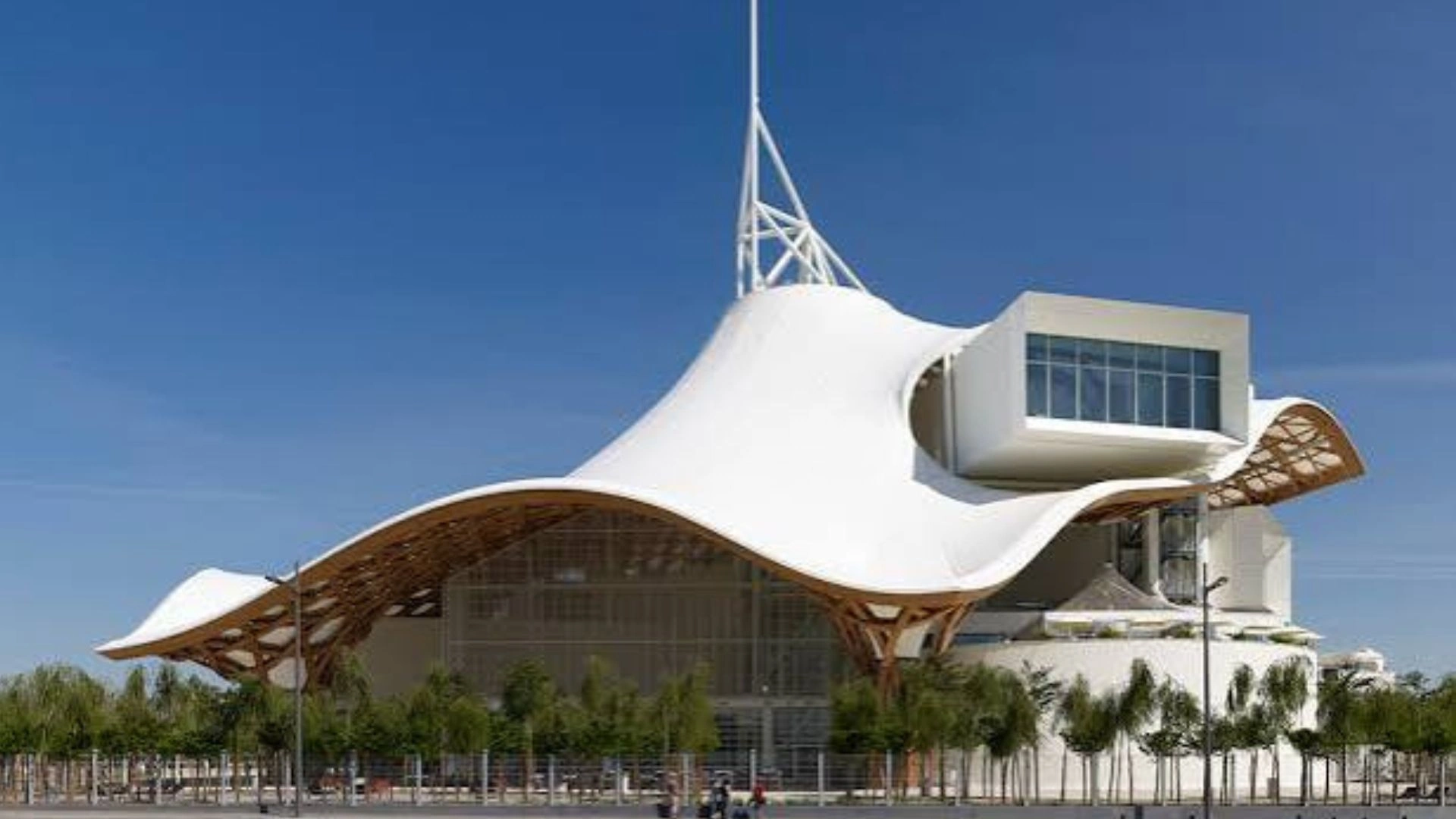 centre pompidou metz featuring a sweeping white canopy supported by curved timber structural columns