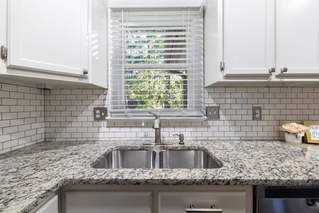 4x4 Ceramic Tile Backsplash vs Glass Subway Tile: Which Elevates Your Space?