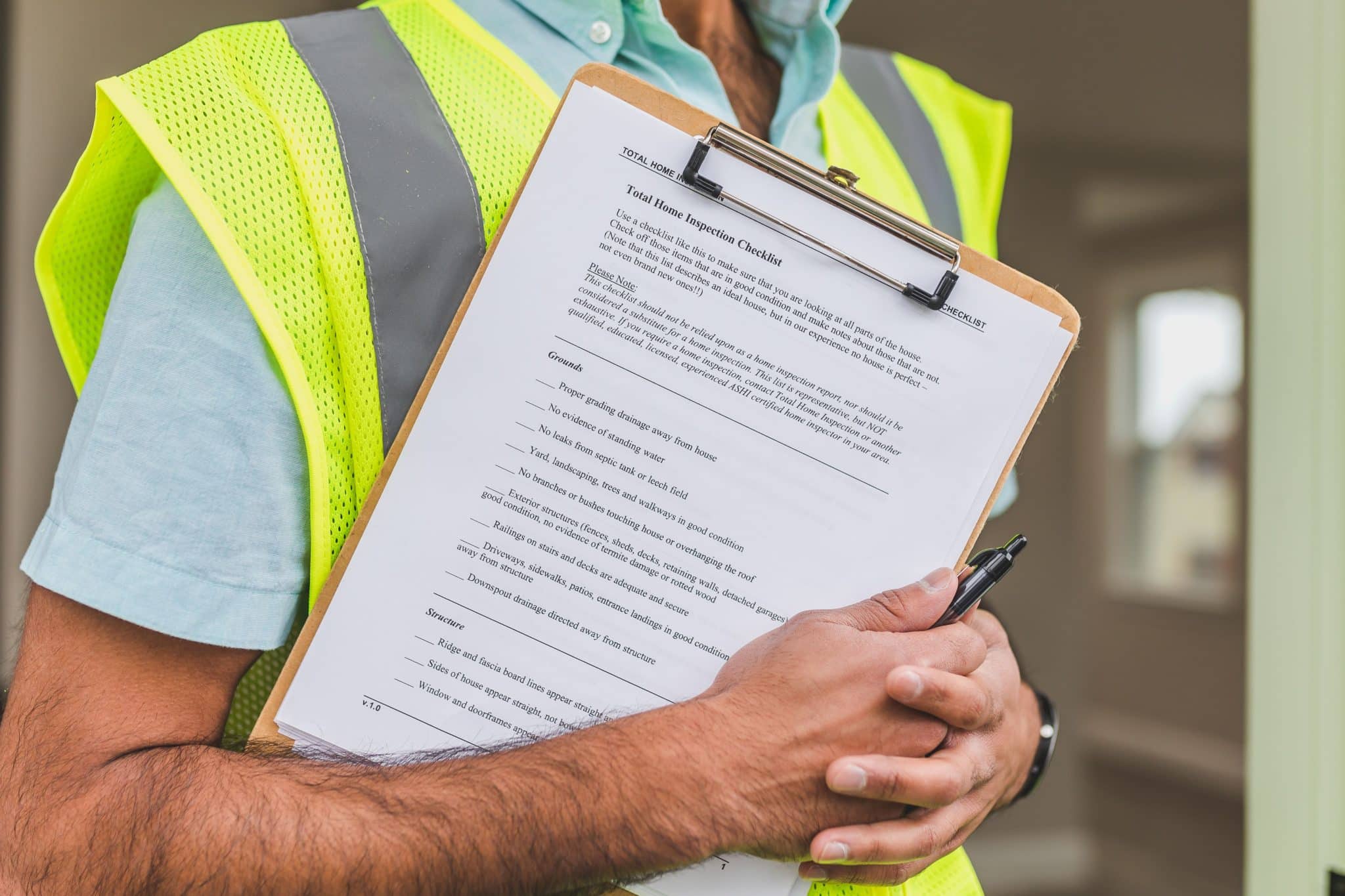 Security Deposits, Amenities, and Fine Print: A First-Time Renter's Checklist for Luxury Apartments
